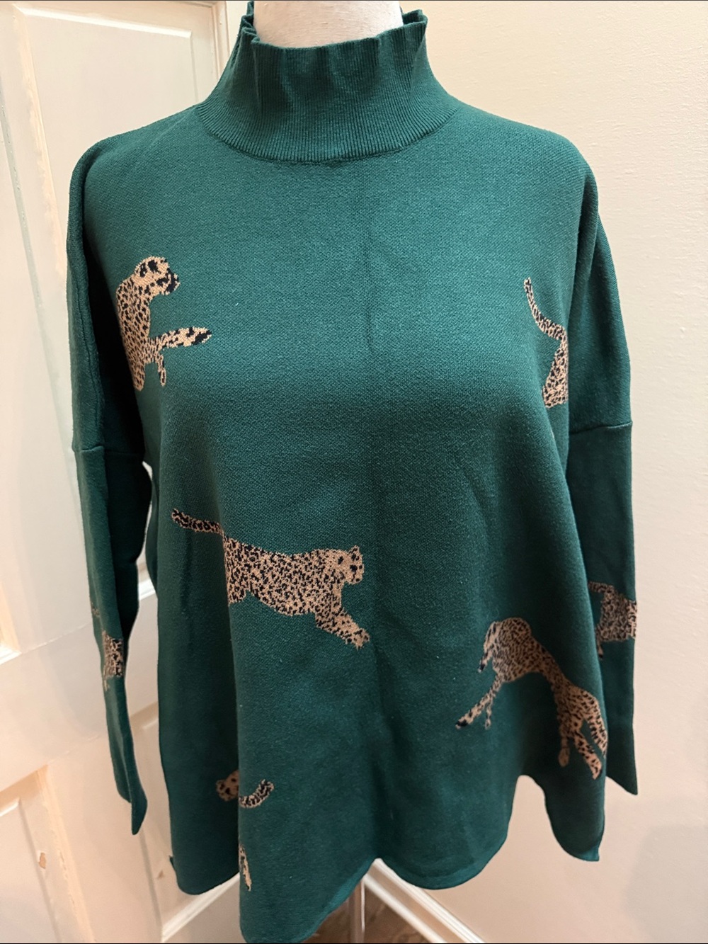 entro Forest Green Leopard Intarsia Mock Neck Sweater never worn